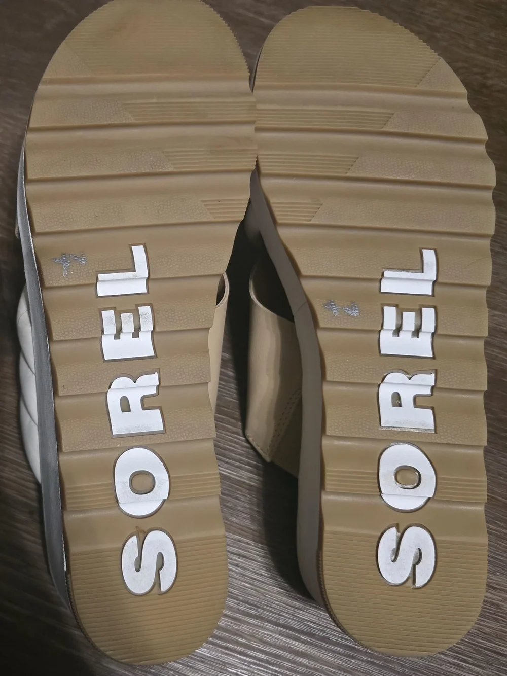 Sorel Cameron Wedge Flatform Puff Mule Sandals Chalk Beige Womens Size 12